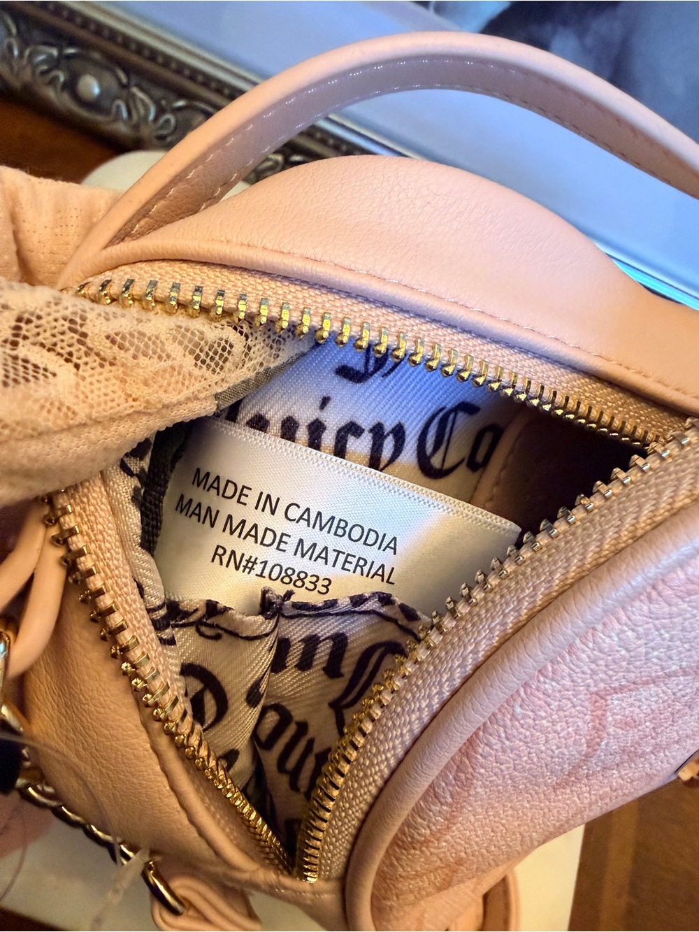 Juicy Couture Heart Crossbody Bag NWT $118 Retail + Bonus Airplane Gifts Added - Picture 12 of 15
